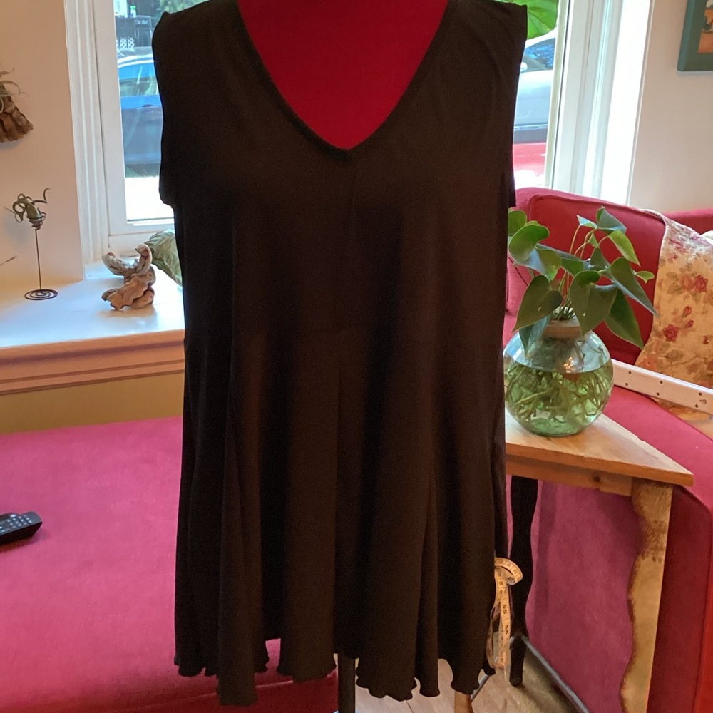 Chic Black Sleeveless Tunic